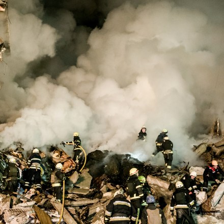 Rescuers work to free victims from the rubble of a residential apartment complex that was hit by Russian forces in Dnipro, Ukraine, on January 14, 2023. Several people were killed and more than 25 were injured, including children. The attack marked the most significant strike on the central Ukrainian city since the war began. Dnipro had until now served as a safe haven for thousands of displaced people from other regions. (Photo by Wojciech Grzedzinski/For The Washington Post via Getty Images)